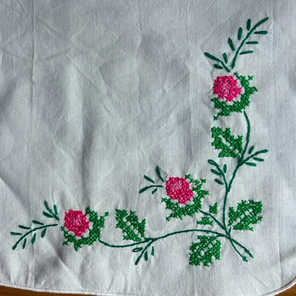N/A set embroidered